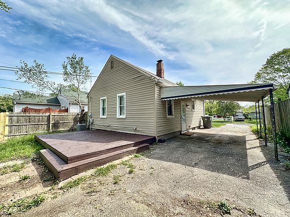 2nd image of 2040 N Dequincy St