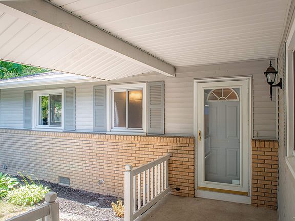 4th image of 1915 Ivy Ln