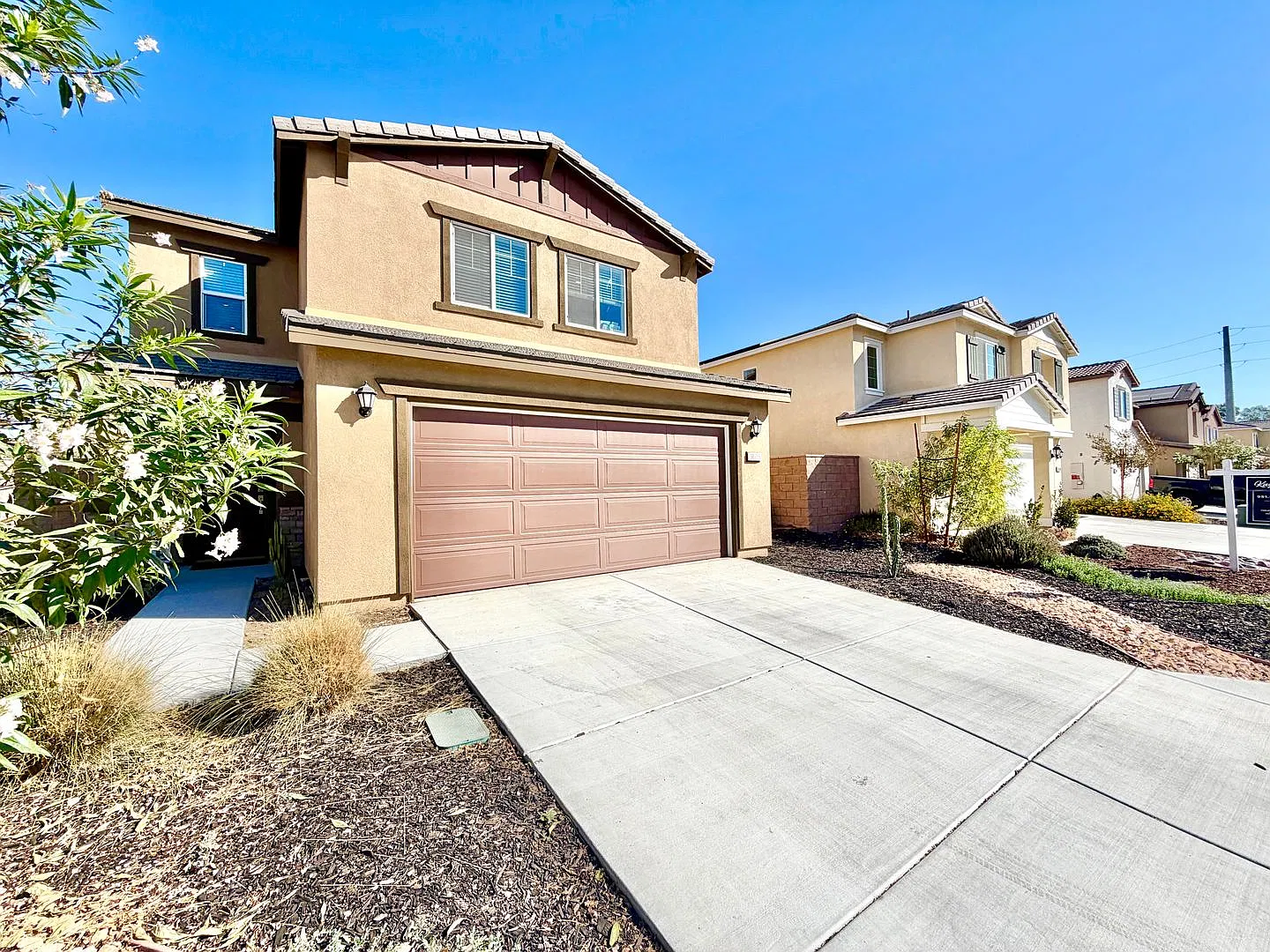 3 Bedroom 2.5 Bathroom Pradera Place Home With Included Solar! — Photo 3