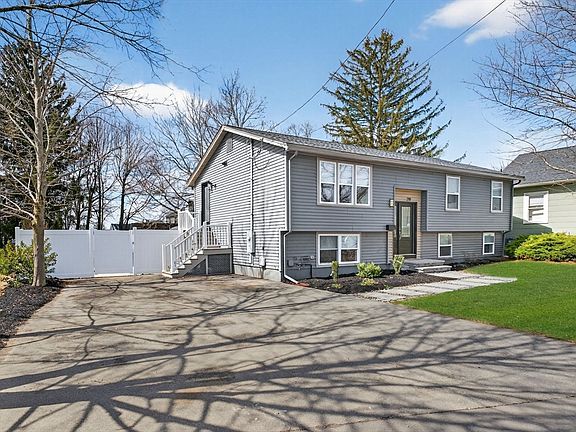 2nd image of 219 Waverley Rd Unit 219