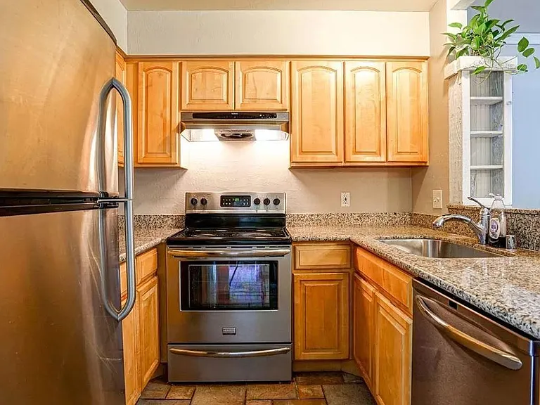47 Redwood Ct — Photo 1