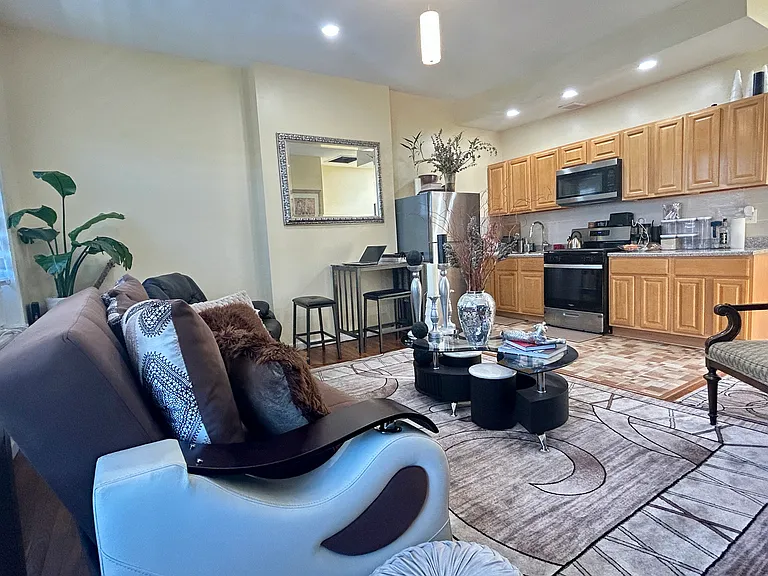 844 Hancock St #2 — Photo 4