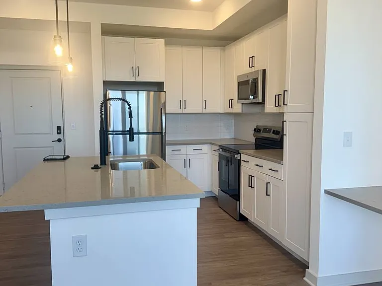 203 W Oak Ave — Photo 8