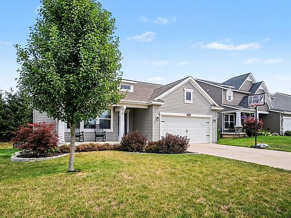 3rd image of 7849 High Knoll Dr SE