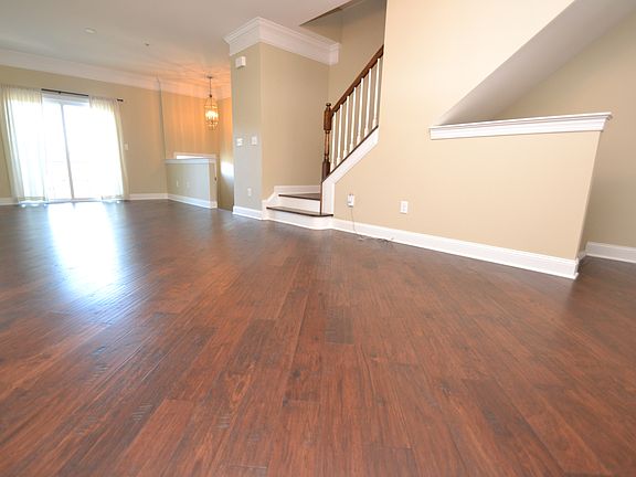 5th image of 10410 Sablewood Dr Unit 105