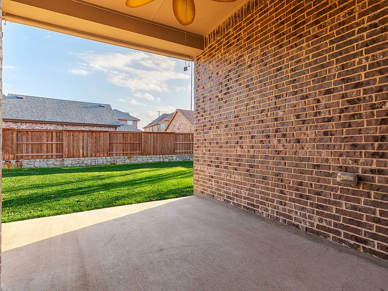 1829 Leo Dr — Photo 30