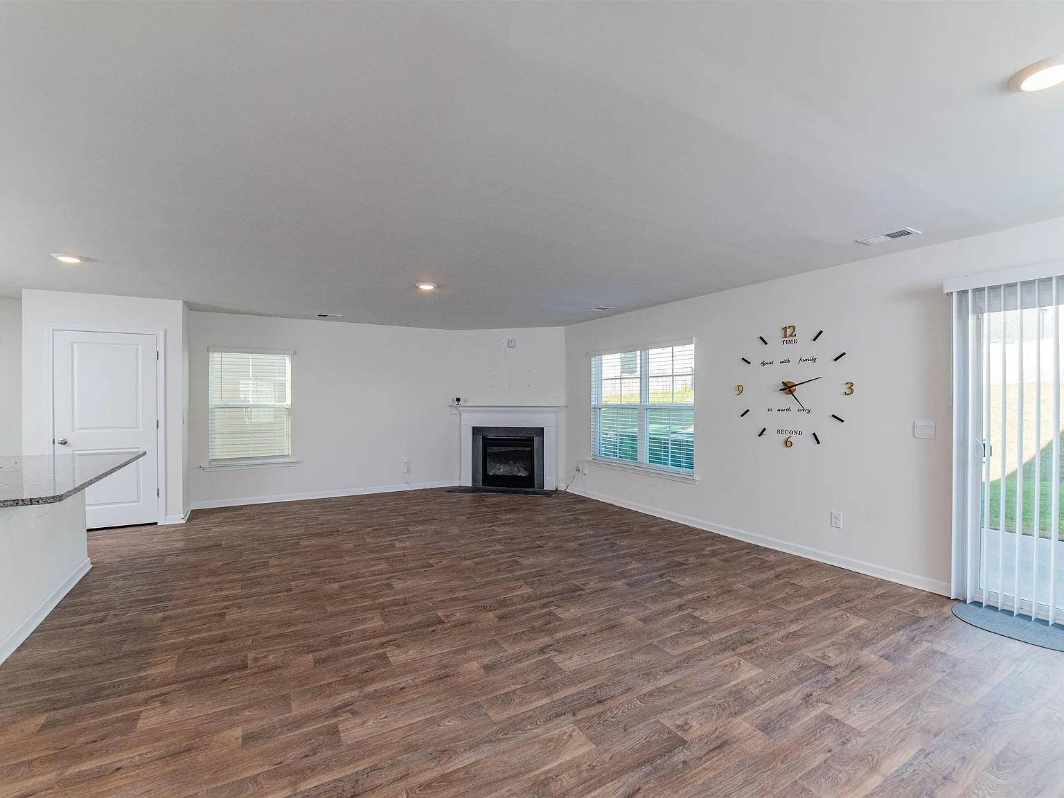 4 bed, 2174 sqft, $2,100 — Photo 3