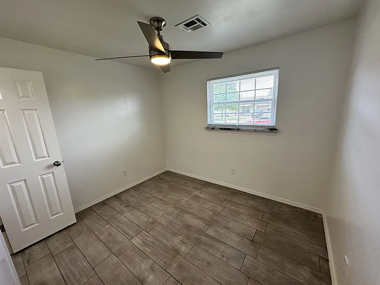 2700 Yorkshire Ave — Photo 11