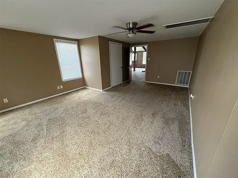 4330 E FM 1462 Rd — Photo 9
