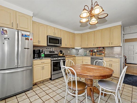 3rd image of 33 a/k/a 29 Stillwell Avenue