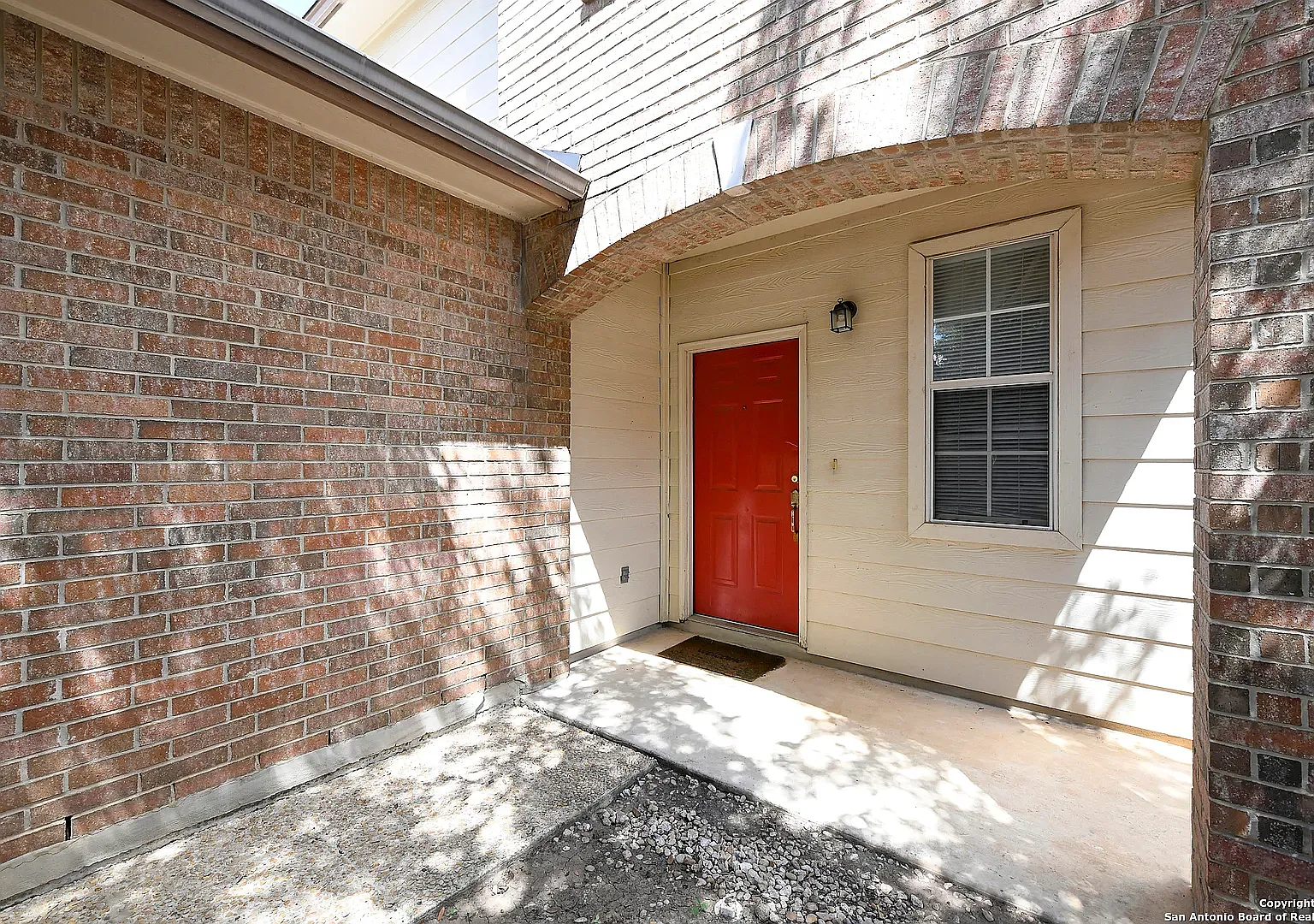 3 bed, 1400 sqft, $1,700 — Photo 2