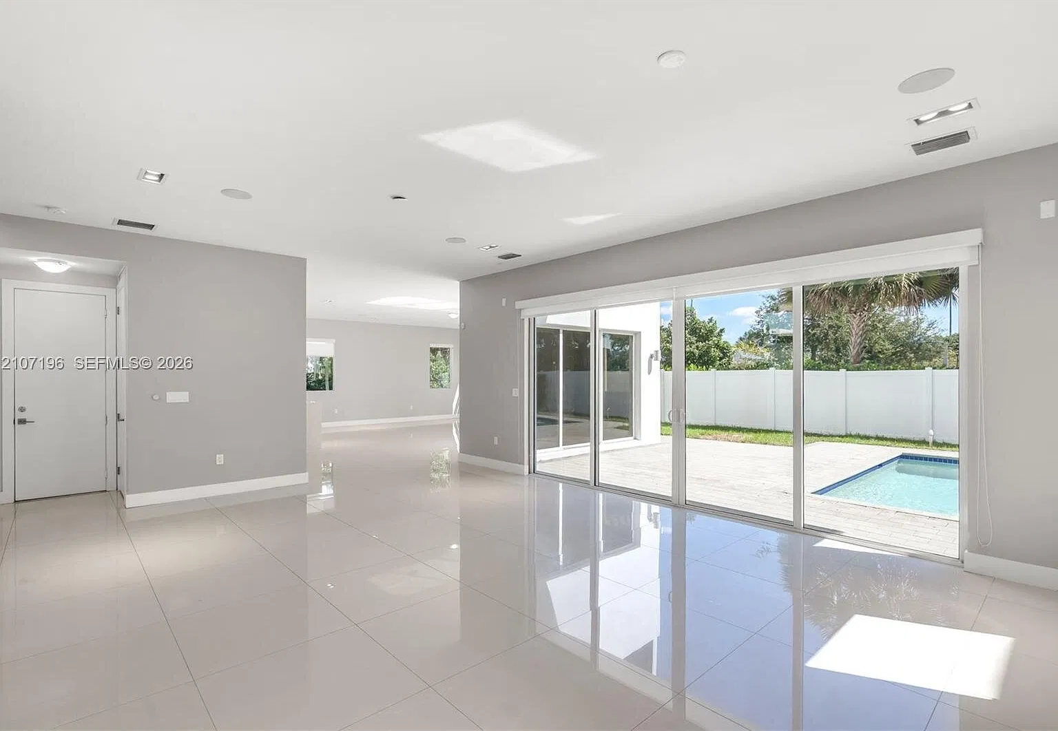 7585 NW 100th Ave — Photo 4