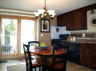 17 Gayfeather Ln, Glastonbury, CT 06033