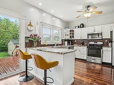 207 E Blake Ave — Photo 13