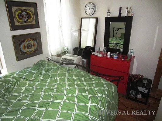 Rented by Universal Realty Group | media 23