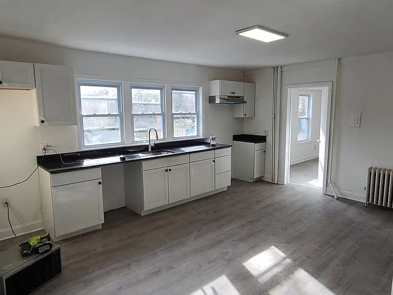 112 Cedar Ave. — Photo 4