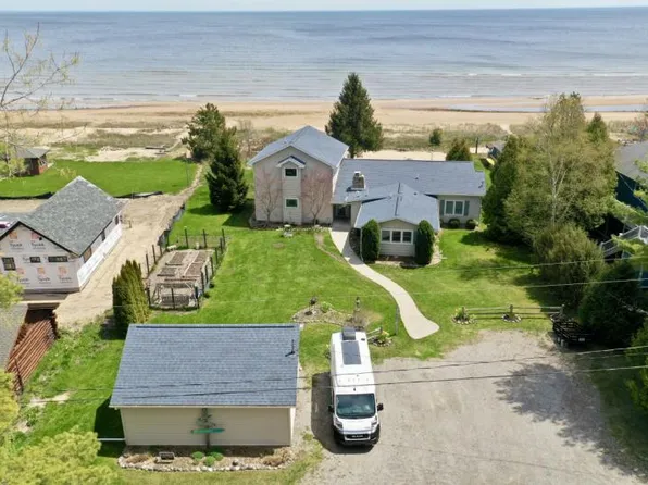 6170 Ridge Rd, Oscoda, MI 48750