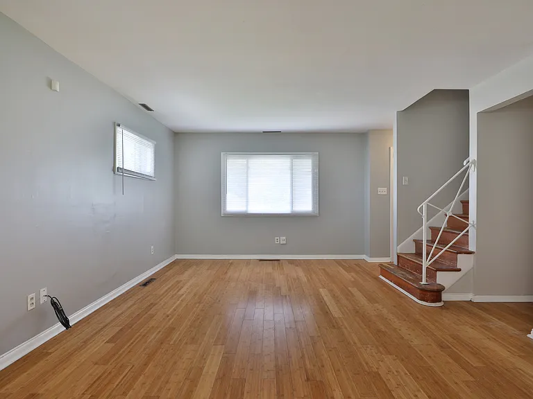 2353 Hanna Dr — Photo 3