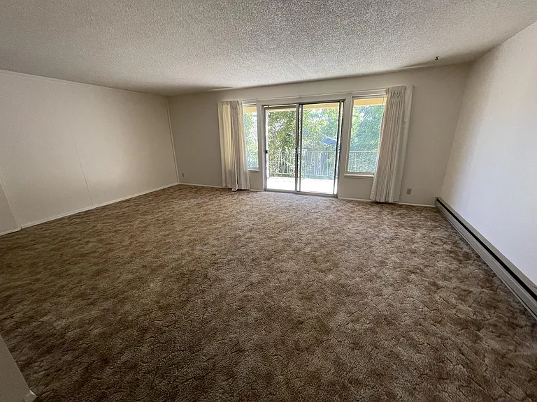 2661 Portland St #8 — Photo 6