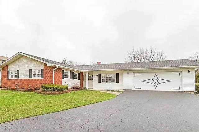 585 Hillcrest Ct photo 1