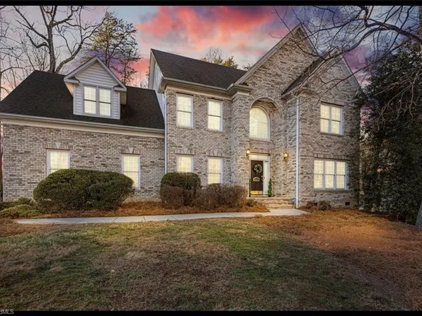 3101 Lodge Dr, Jamestown, NC 27282