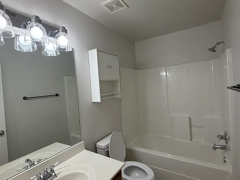 2401 Chadsford Ln — Photo 5
