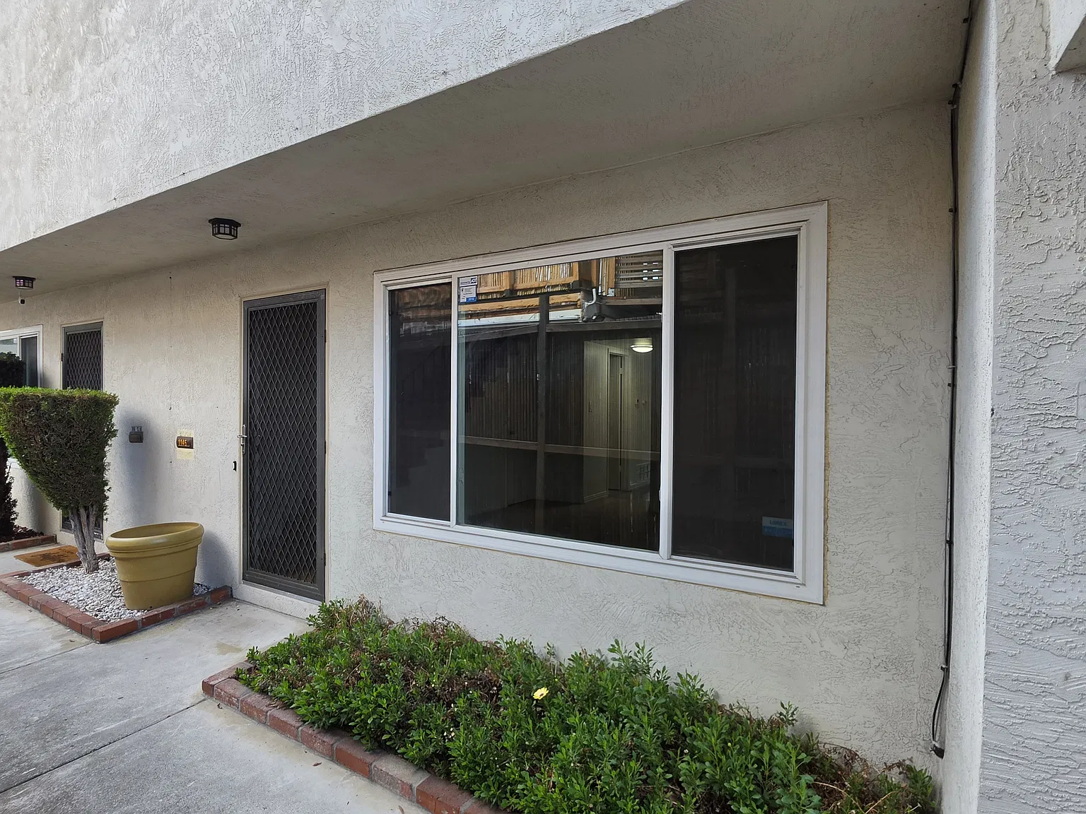 3 bed, 1.5 bath, 1225 sqft, $3,200 — Photo 2