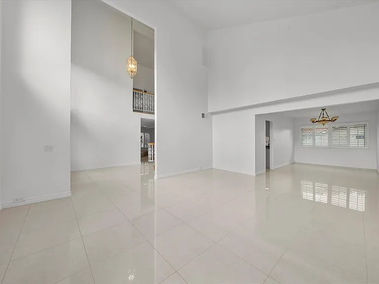 2222 Pier Ave — Photo 37