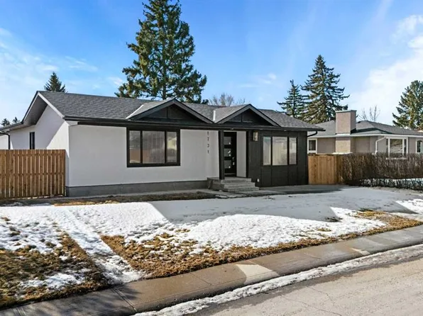 1731 N 111th Ave SW, Calgary, AB T2W 1R6