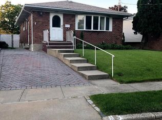 135 Wolverine St, Staten Island, NY 10306