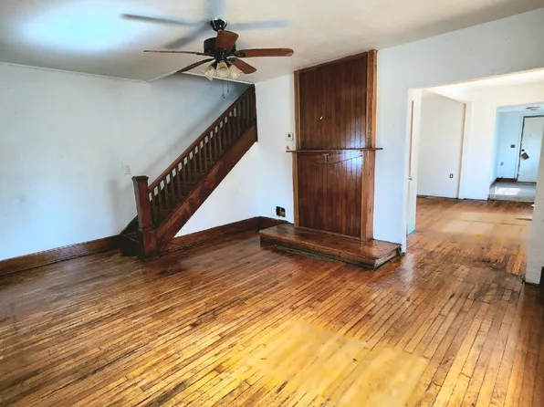 138 S 4th Ave, Middleport, OH 45760