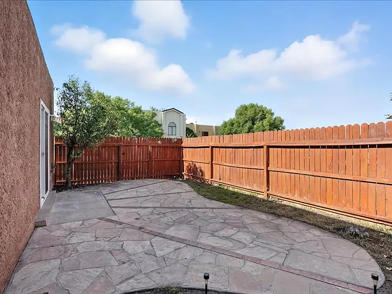 7901 Cockatoo Ln NE — Photo 23