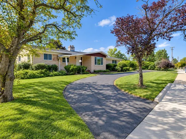 60 E Square Lake Rd, Bloomfield Hills, MI 48304