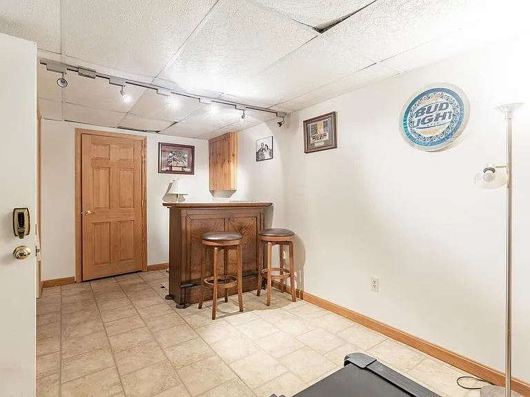 34 Highbridge Hl — Photo 13