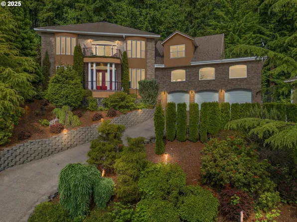 12712 SE 137th Dr, Happy Valley, OR 97086