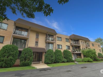 4660 N Austin Ave APT 210, Chicago, IL, 60630