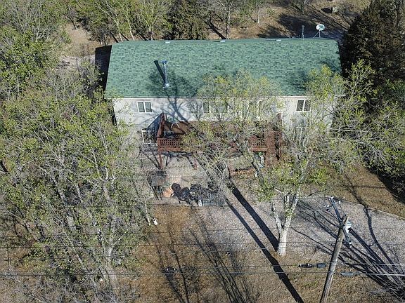 3rd image of 689 Thompson Ave