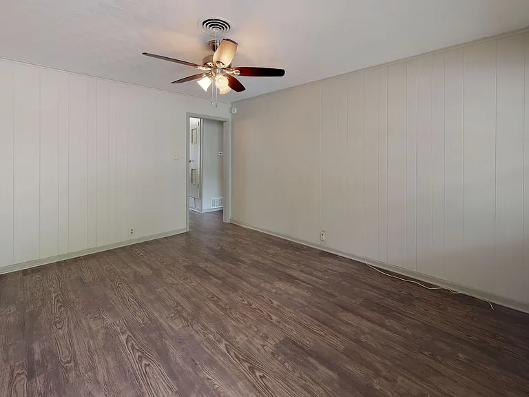 2702 Bolivar St — Photo 6