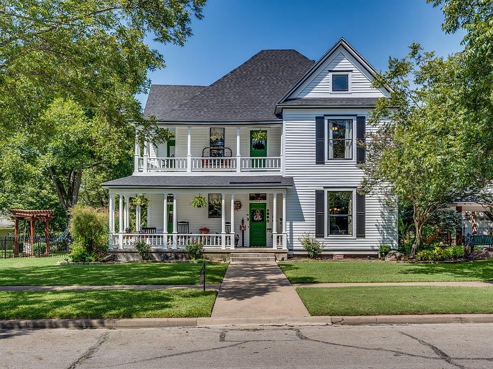 1st image of 305 University Ave