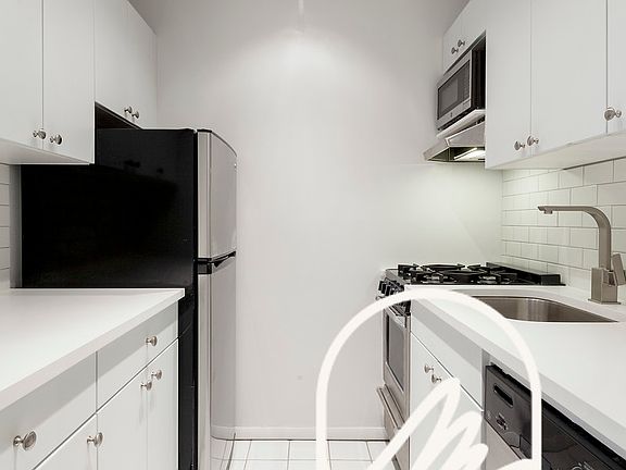 3rd image of 43 W 16th St APT 8H