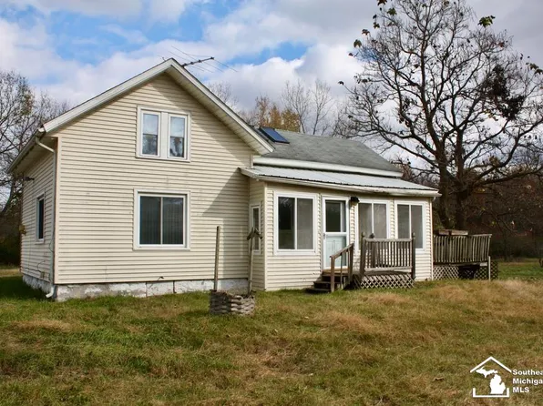 1915 Irish Rd, Dundee, MI 48131