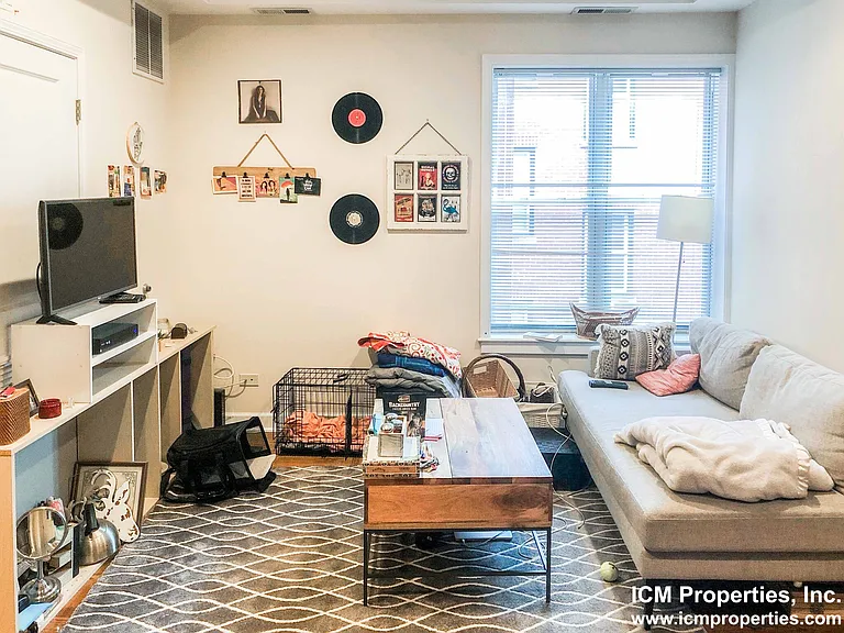 855 W Cornelia Ave #2W — Photo 3