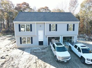 1084 E Lake Rd, Uncasville, CT 06382