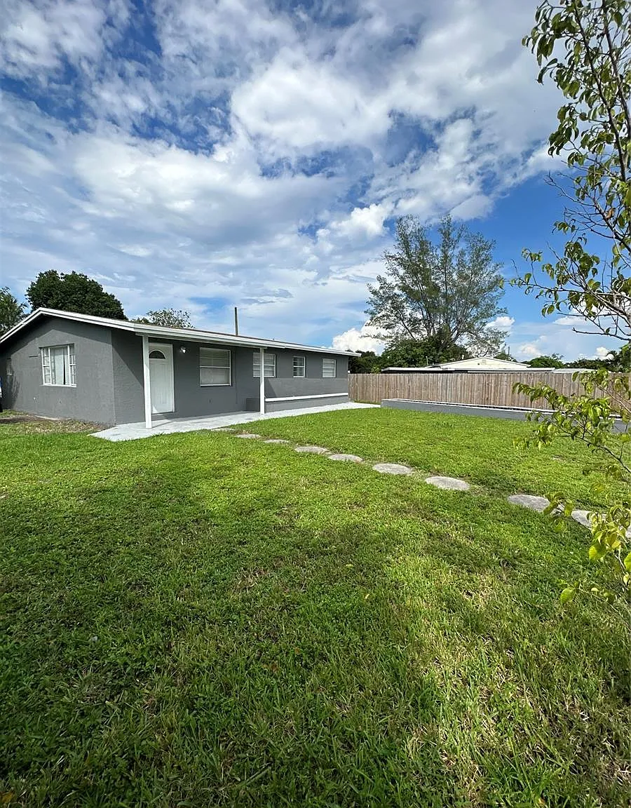 4 bed, 1116 sqft, $2,900 — Photo 1