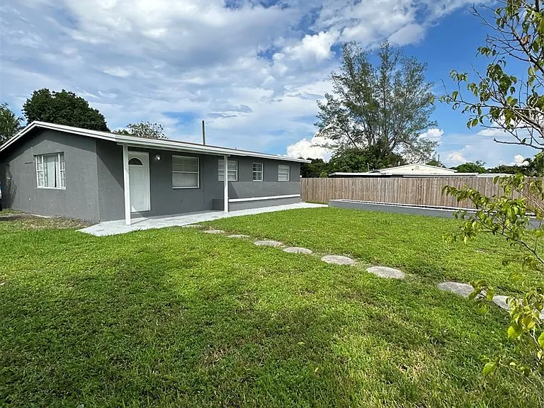 1412 NW 19th Ave — Photo 1