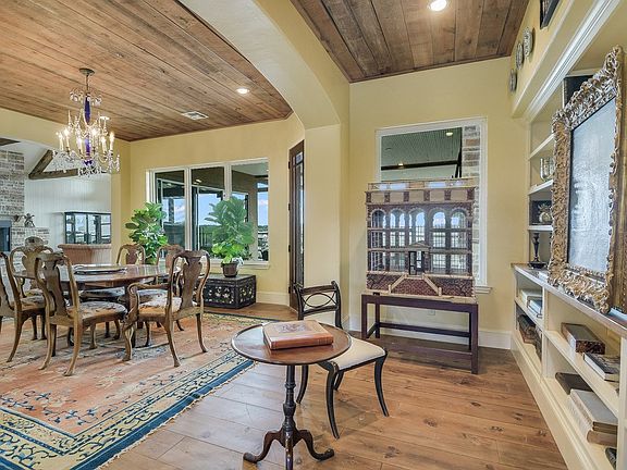 4th image of 1090 Spanish Oak Dr