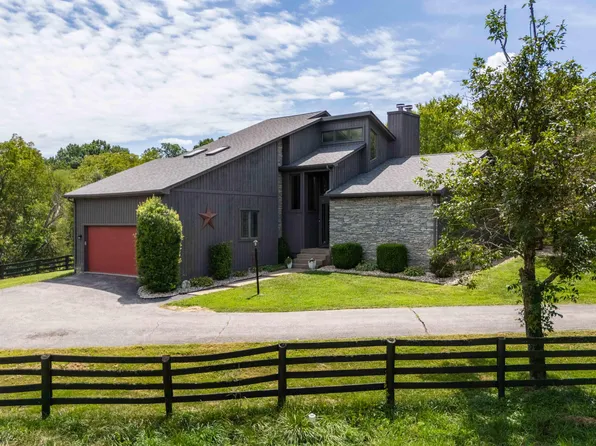 851 Avenstoke Rd, Waddy, KY 40076