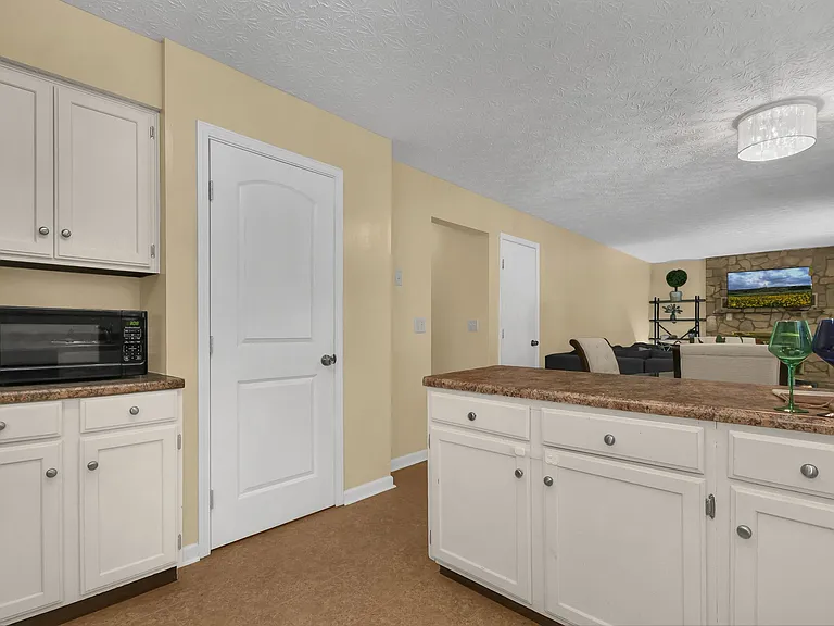 3084 Highland Park Dr — Photo 5