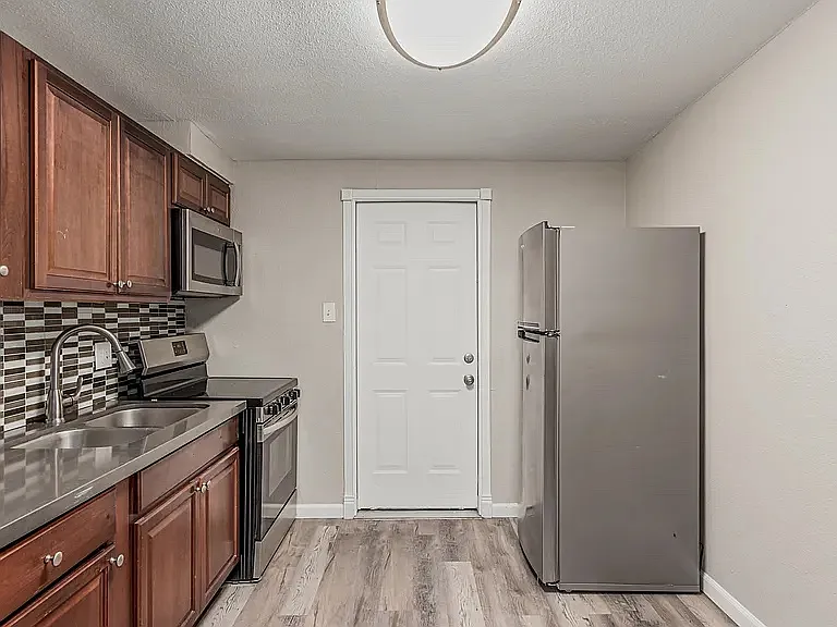 2 bed, 720 sqft, $1,295 — Photo 4