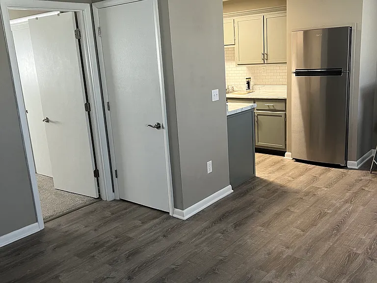 107 S Walnut St — Photo 24